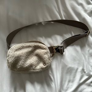 lulu lemon sherpa belt bag